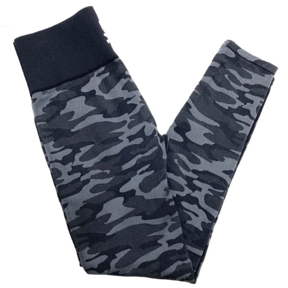 SOULCYCLE Camo Print Seamless Leggings Tights in Black and Gray - Picture 10 of 11